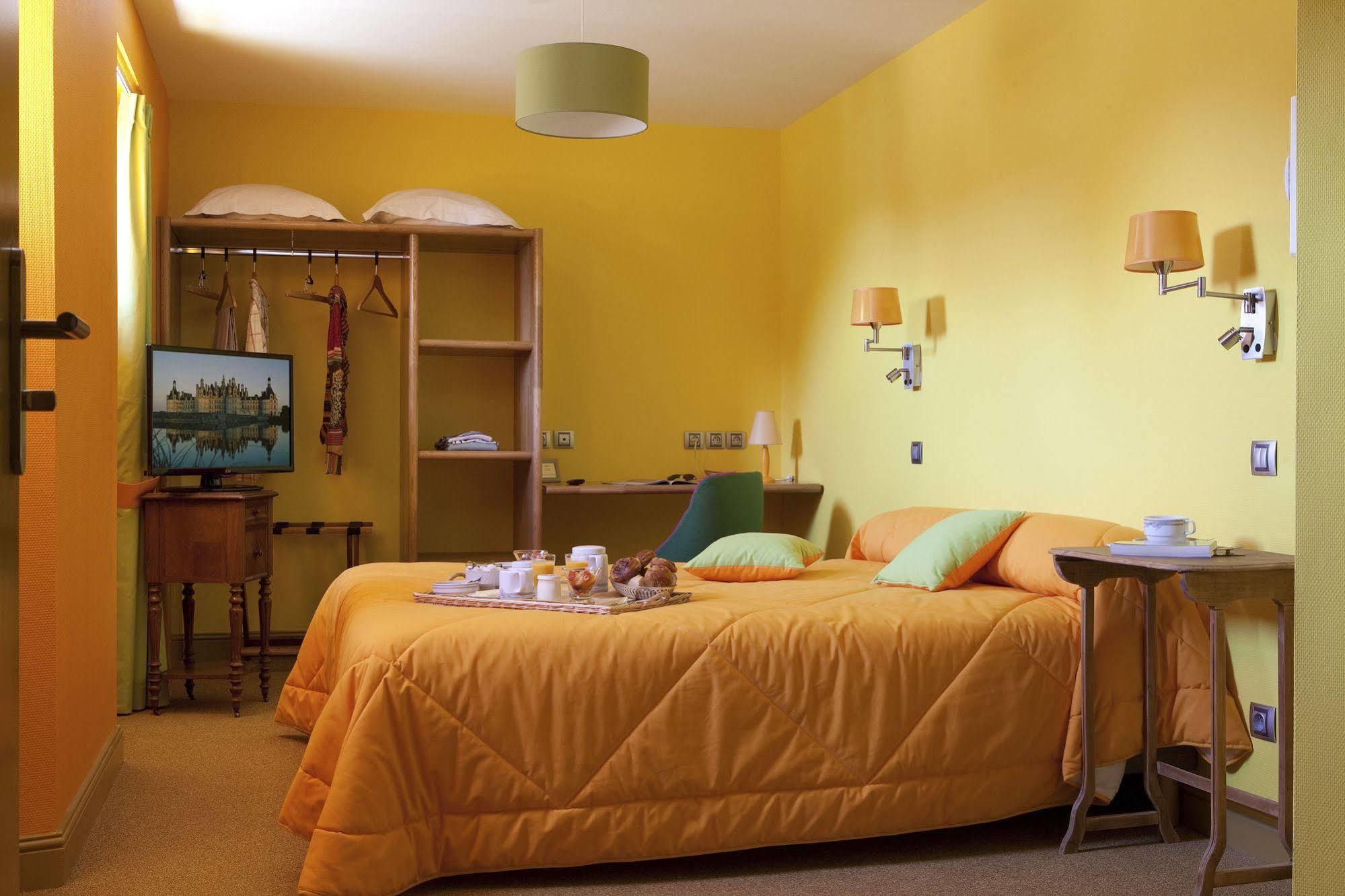 Logis hôtel Ô en Couleur Oucques-la-Nouvelle Exterior foto